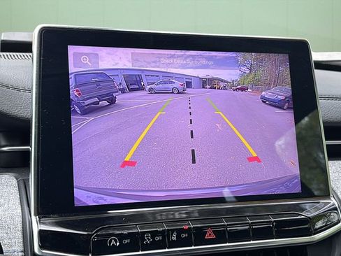 Used 2024 Jeep Compass Sport image 31