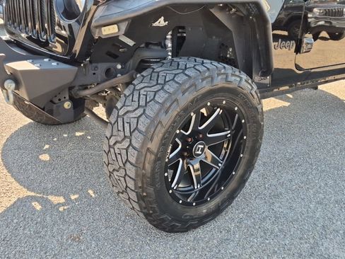 Used 2023 Jeep Wrangler Unlimited Sport AWD/4WD image 9