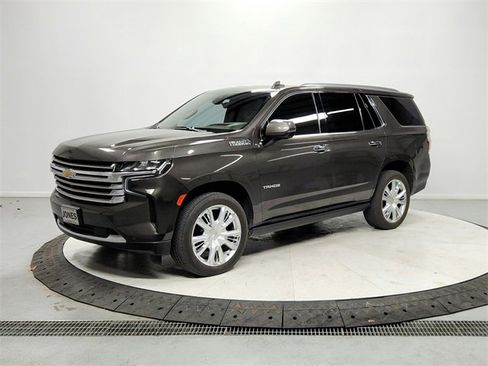 Used 2021 Chevrolet Tahoe High Country w/ Premium Package image 3