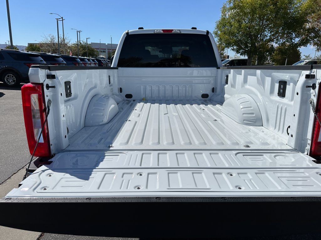 New 2026 Ford F350 XLT w/ FX4 Off-Road Package AWD/4WD image 18