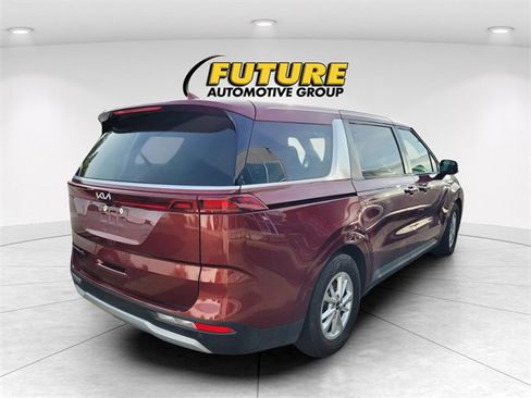 Used 2022 Kia Carnival LX image 3