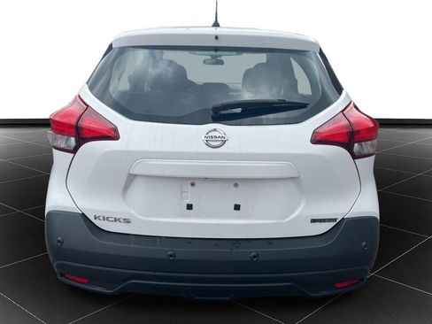 Used 2020 Nissan Kicks S FWD image 4