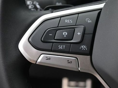Used 2024 Volkswagen Atlas Peak Edition SE AWD/4WD image 17