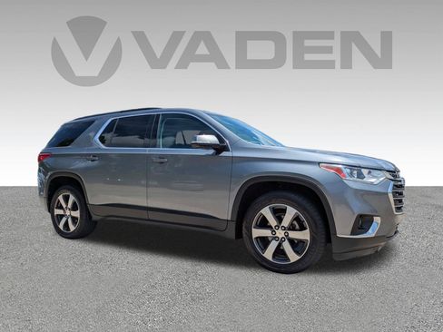 Used 2019 Chevrolet Traverse LT w/ LT Premium Package FWD image 3