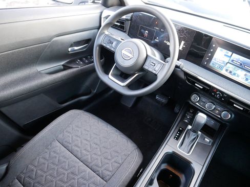 Certified 2025 Nissan Kicks SV w/ Illumination Package image 9