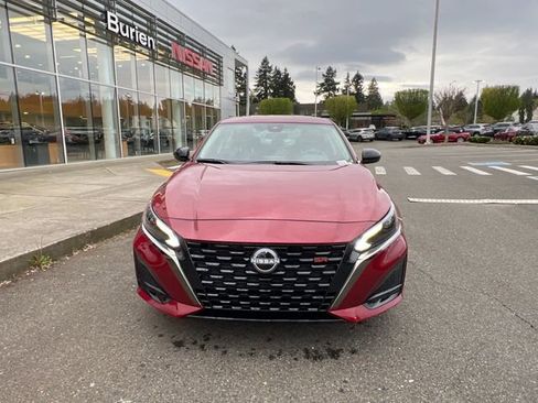 Used 2025 Nissan Altima 2.5 SR AWD/4WD image 3