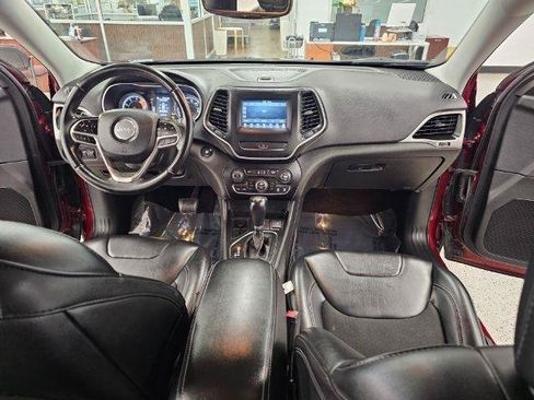 Used 2019 Jeep Cherokee Latitude Plus w/ Comfort/Convenience Group FWD image 15