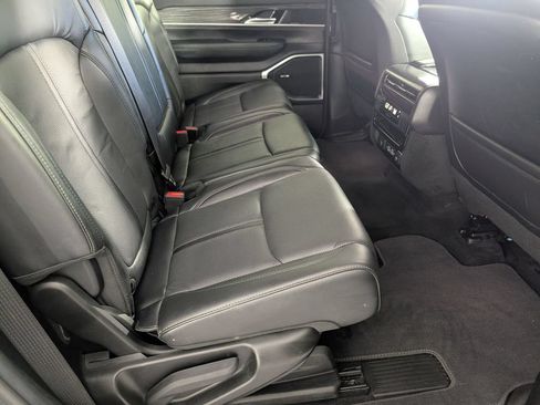 Certified 2022 Jeep Wagoneer Series II AWD/4WD image 32