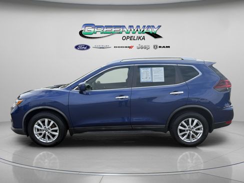 Used 2020 Nissan Rogue SV image 4