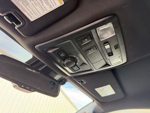 Used 2018 Toyota Tacoma TRD Off-Road AWD/4WD image 32