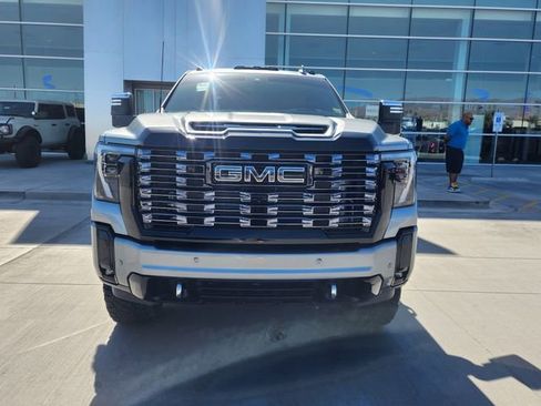 Used 2025 GMC Sierra 3500 Denali Ultimate AWD/4WD image 2