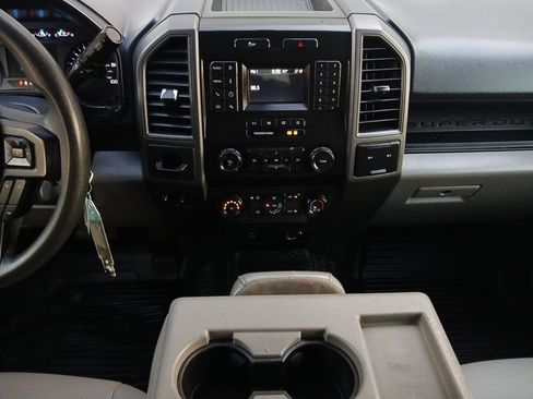 Used 2022 Ford F250 XL w/ Power Equipment Group RWD image 3