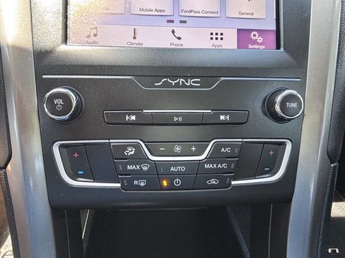 Used 2019 Ford Fusion SE FWD image 24