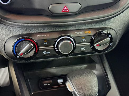 Certified 2025 Kia Soul LX w/ LX Technology Package image 16