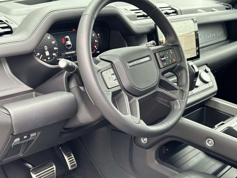 Used 2025 Land Rover Defender 110 V8 AWD/4WD image 21