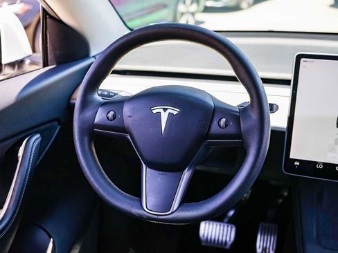 Used 2022 Tesla Model Y Long Range AWD/4WD image 14