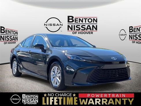 Used 2025 Toyota Camry LE image 1