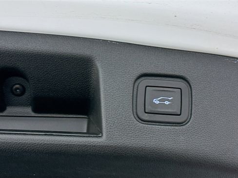 Used 2024 Chevrolet Blazer EV LT image 31