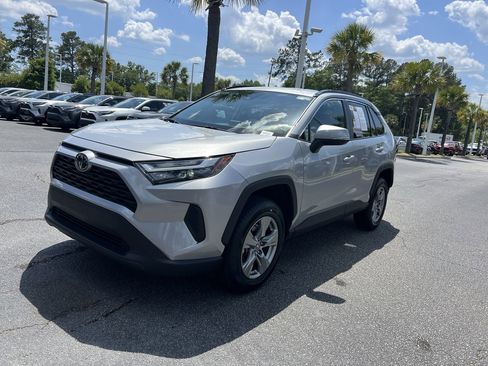 Used 2024 Toyota RAV4 XLE FWD image 5