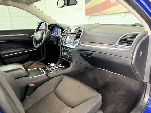 Used 2020 Chrysler 300 Touring w/ Sport Appearance Package image 37
