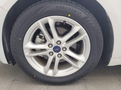 Used 2018 Ford Fusion SE FWD image 31