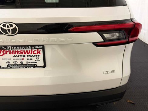 Certified 2024 Toyota Grand Highlander XLE image 18