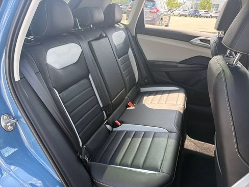 Certified 2025 Volkswagen Taos SEL AWD/4WD image 25
