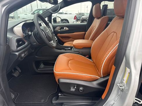 New 2026 Chrysler Pacifica Pinnacle AWD/4WD image 26