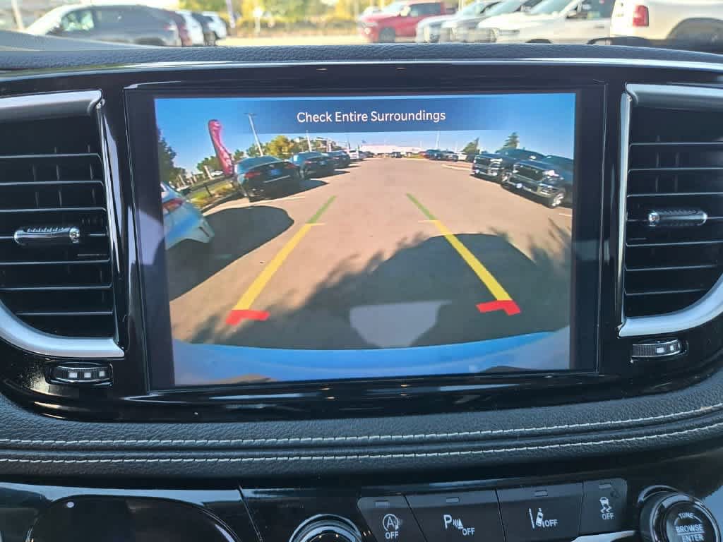 Used 2024 Chrysler Pacifica Limited FWD image 10
