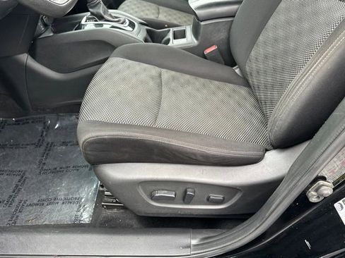 Used 2018 Nissan Rogue Sport SV AWD/4WD image 24