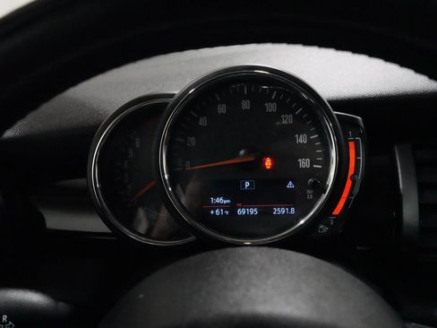 Used 2019 MINI Cooper 4-Door Hardtop image 16