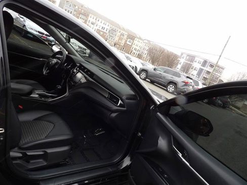 Used 2020 Toyota Camry SE image 13