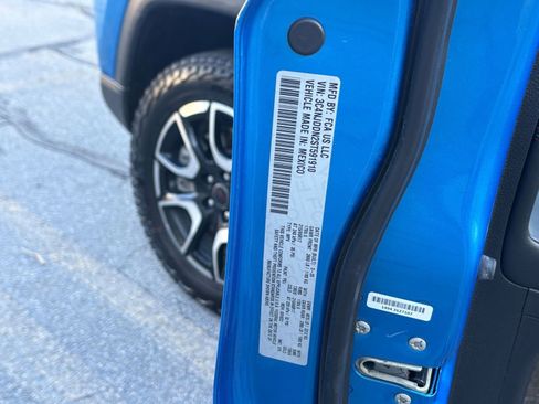 Used 2025 Jeep Compass Trailhawk image 29