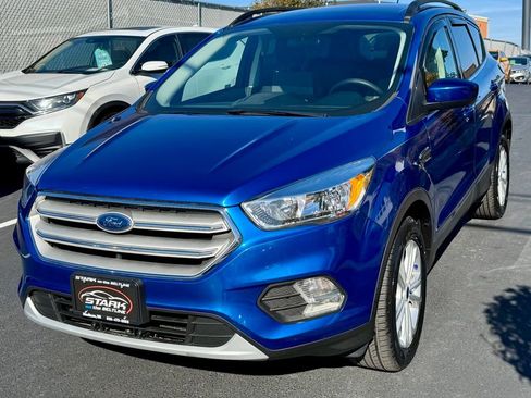 Used 2018 Ford Escape SE w/ SE Sync 3 Package image 4