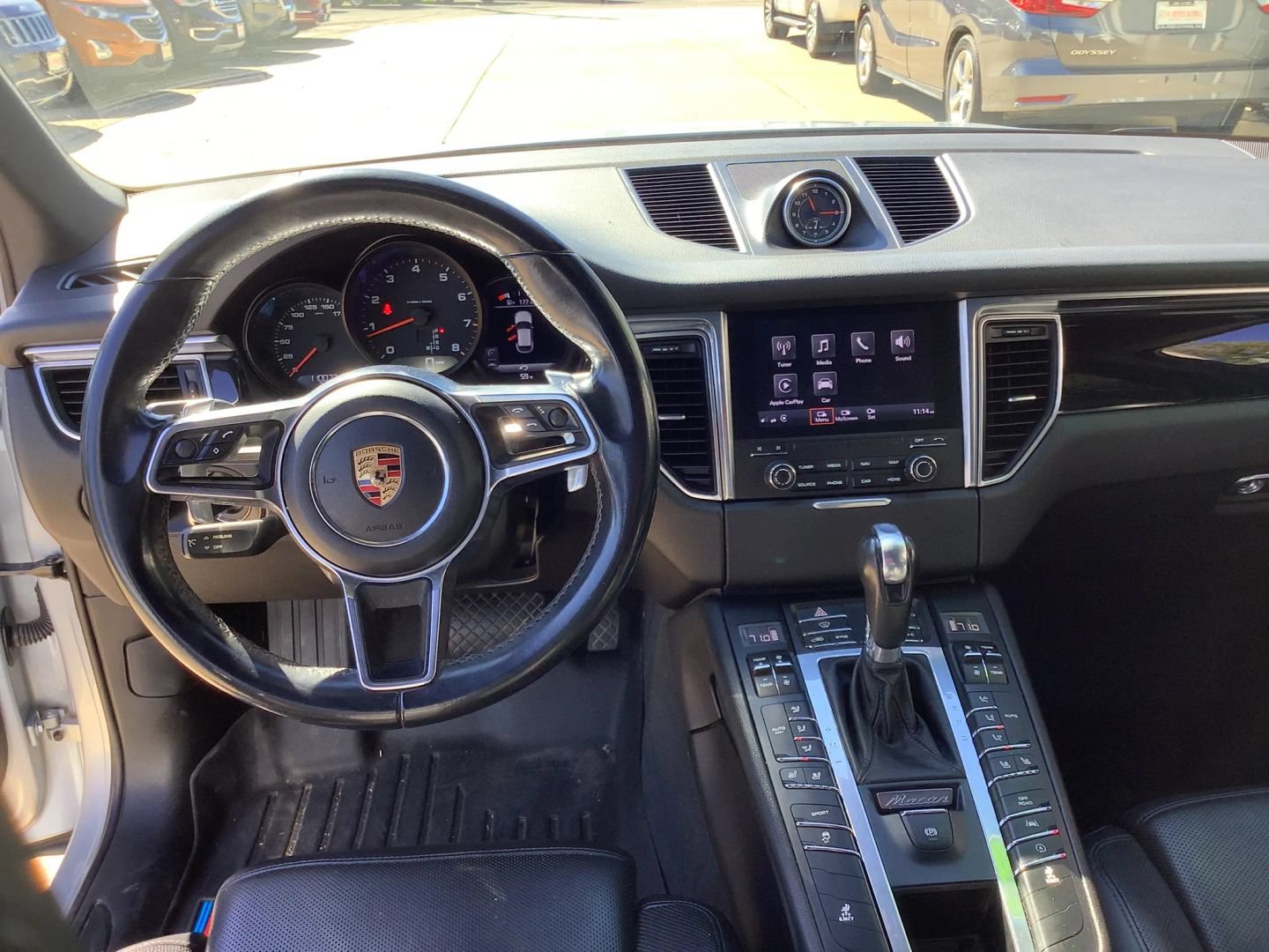 Used 2018 Porsche Macan Sport Edition AWD/4WD image 25