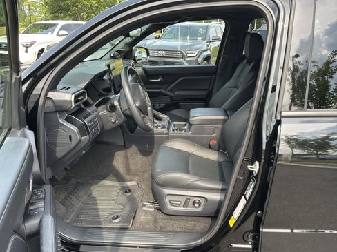 Used 2025 Toyota 4Runner Limited AWD/4WD image 17
