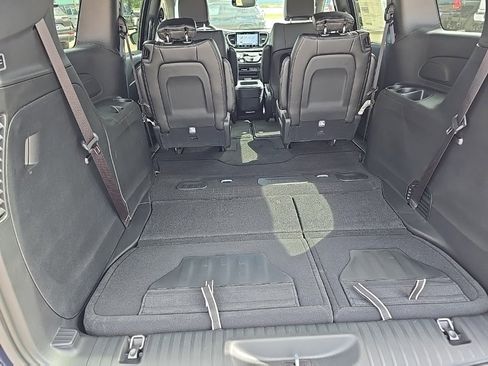 New 2025 Chrysler Pacifica Select image 25