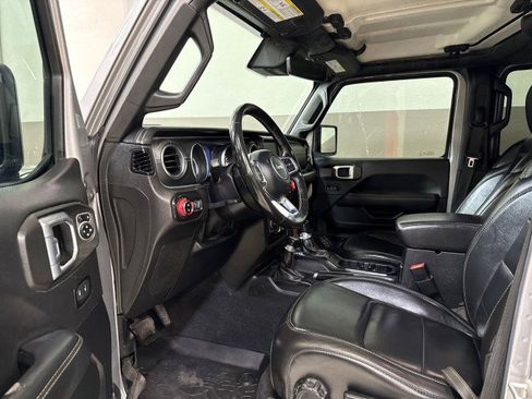 Used 2020 Jeep Gladiator Overland image 12