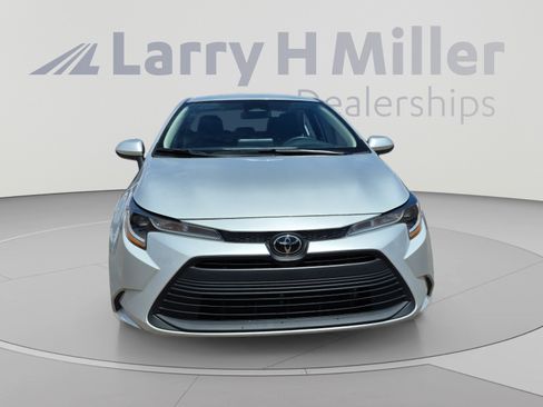 Used 2025 Toyota Corolla LE FWD image 8