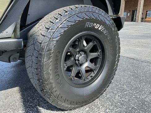 Used 2015 Jeep Wrangler Rubicon w/ Power Convenience Group AWD/4WD image 18