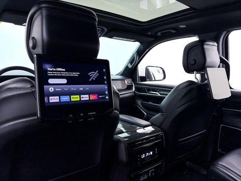 Used 2022 Jeep Wagoneer Series III w/ Premium Group I image 23