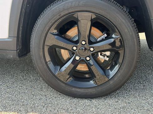 Used 2025 Jeep Grand Cherokee L Altitude image 38