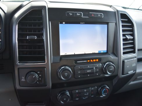 Used 2019 Ford F150 XLT w/ Equipment Group 302A Luxury AWD/4WD image 16