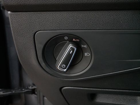 Certified 2022 Volkswagen Tiguan SE image 27