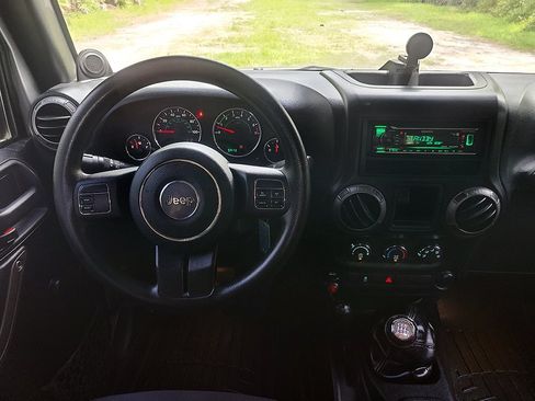 Used 2013 Jeep Wrangler Sport AWD/4WD image 28