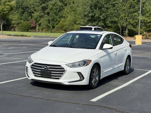 Used 2017 Hyundai Elantra Value Edition FWD image 3