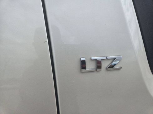 Used 2011 Chevrolet Avalanche LTZ AWD/4WD image 7