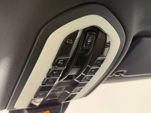 Certified 2026 Porsche Macan AWD/4WD image 29