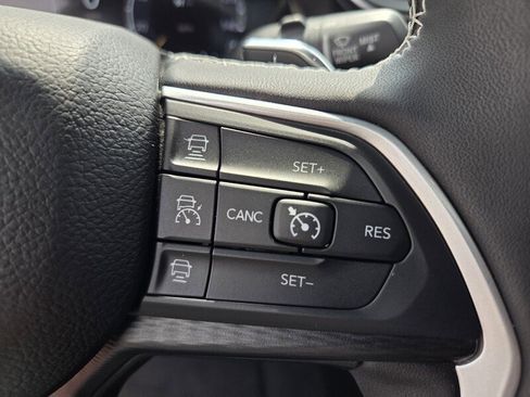 Certified 2023 Jeep Grand Cherokee L Laredo image 22