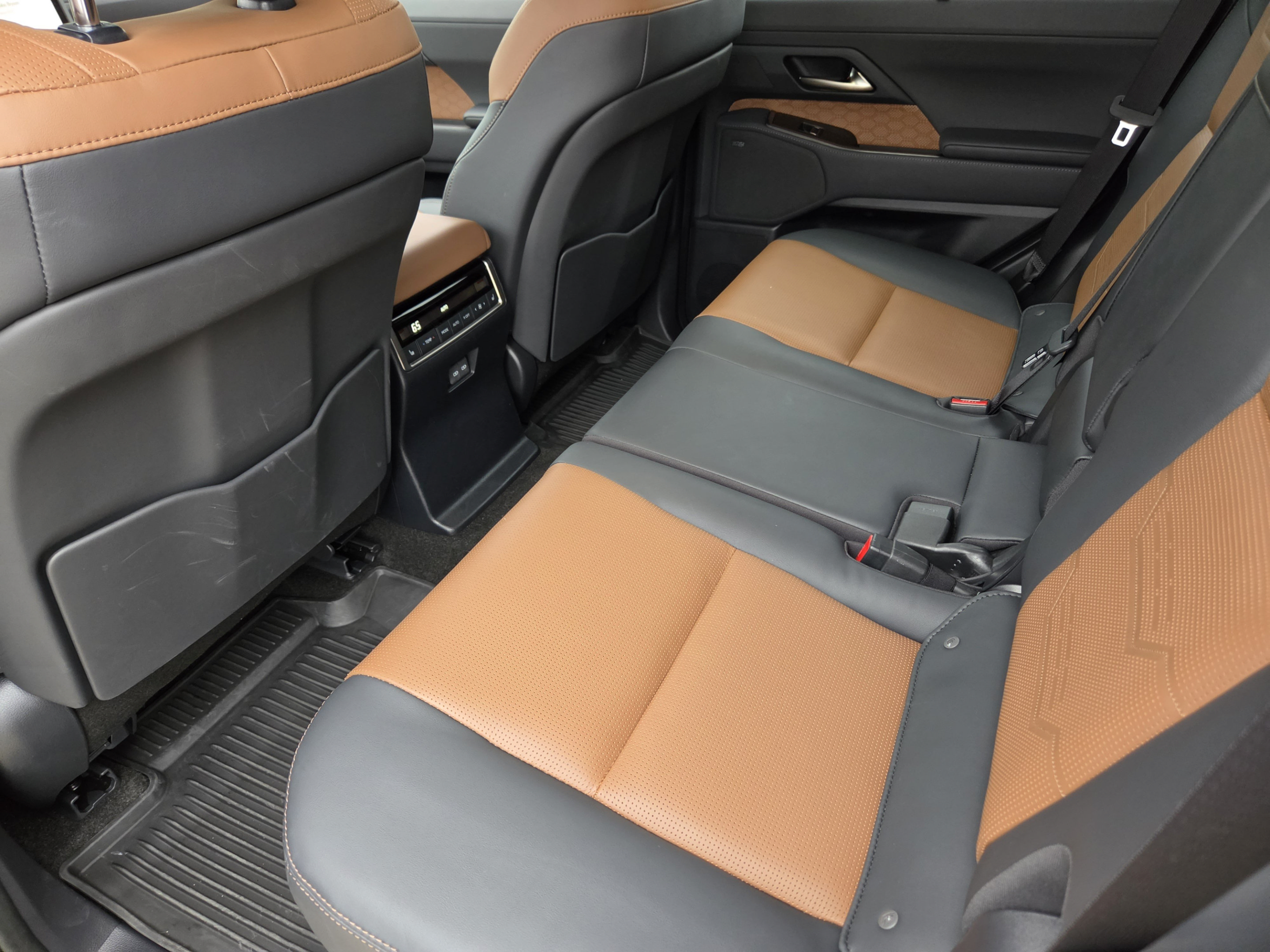 Used 2024 Lexus GX 550 w/ Accessory Package (Z1) AWD/4WD image 30